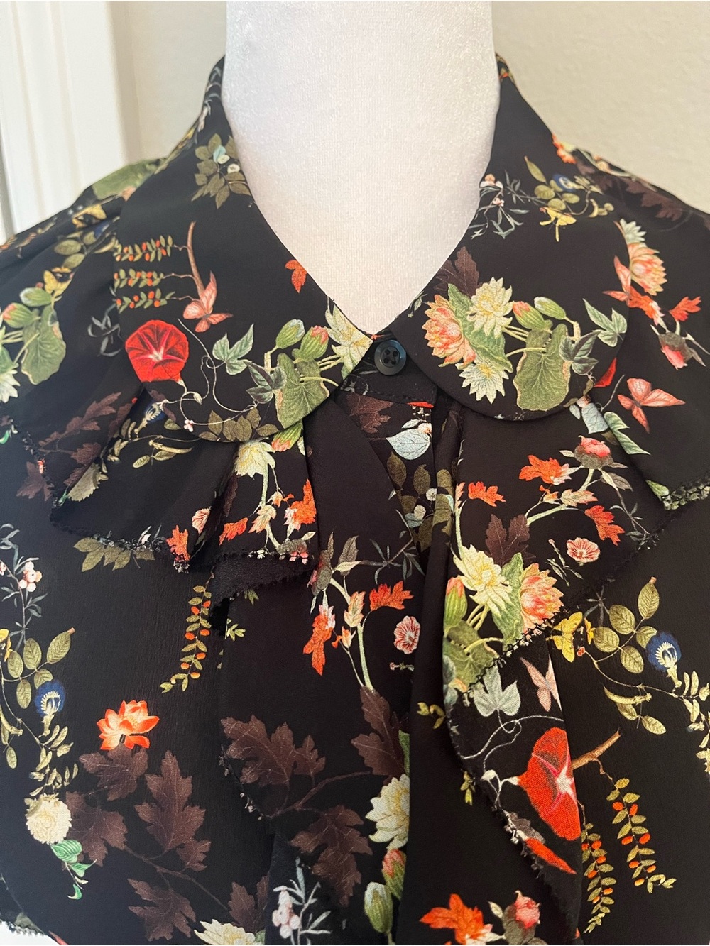 Alice + Olivia Twisting Vines Floral Ruffle Front Flutter Sleeve Sz M MSRP $295 - Picture 2 of 12